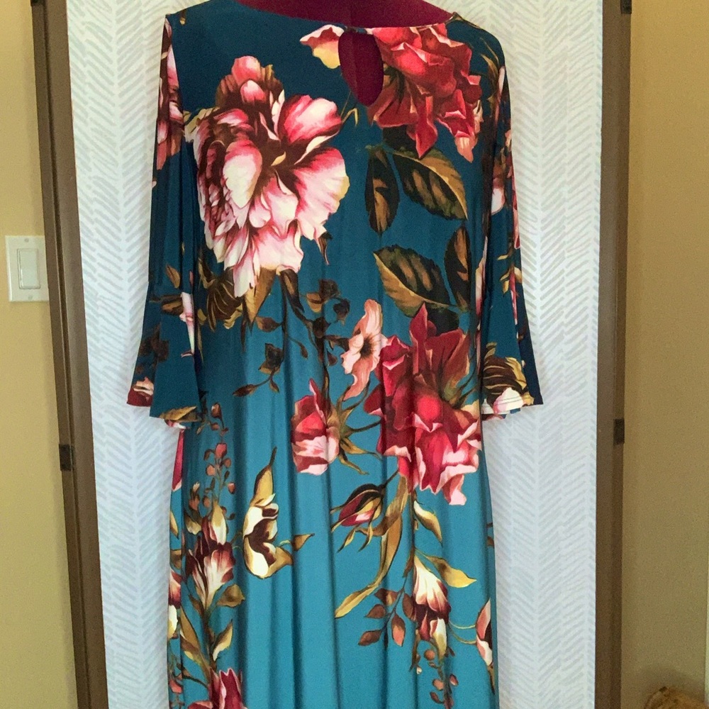 Roz+Ali Knee Length Floral Dress